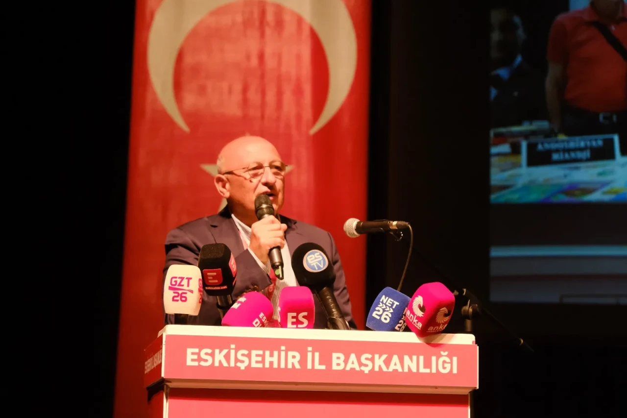 Çakırözer: “Beylikova’yı ne Amerika’ya ne başkasına peşkeş çektirmeyeceğiz”
