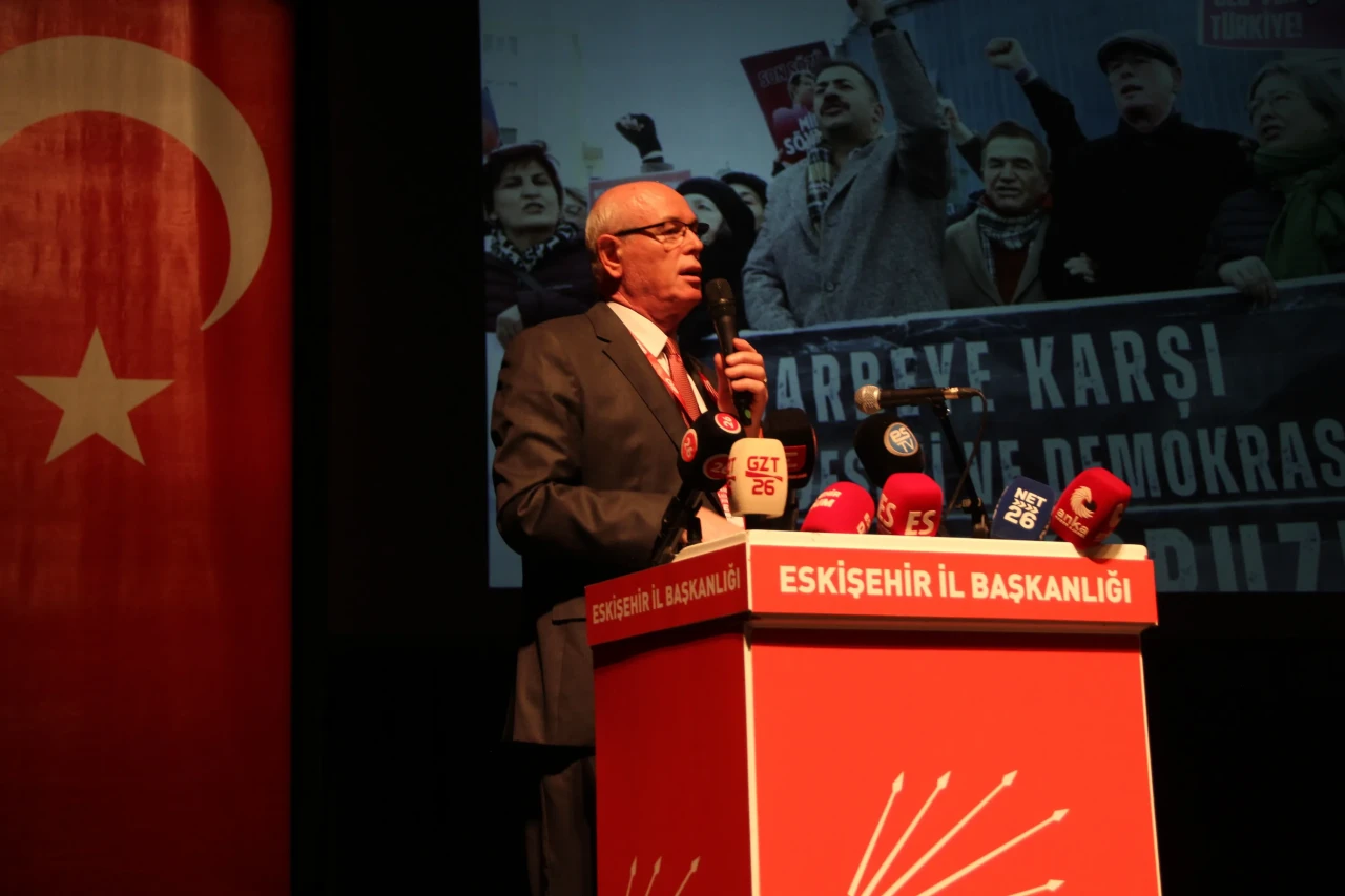 Kazım Kurt: “CHP’yi bitirdiler sananlar, bugün bizi alkışlıyor!”