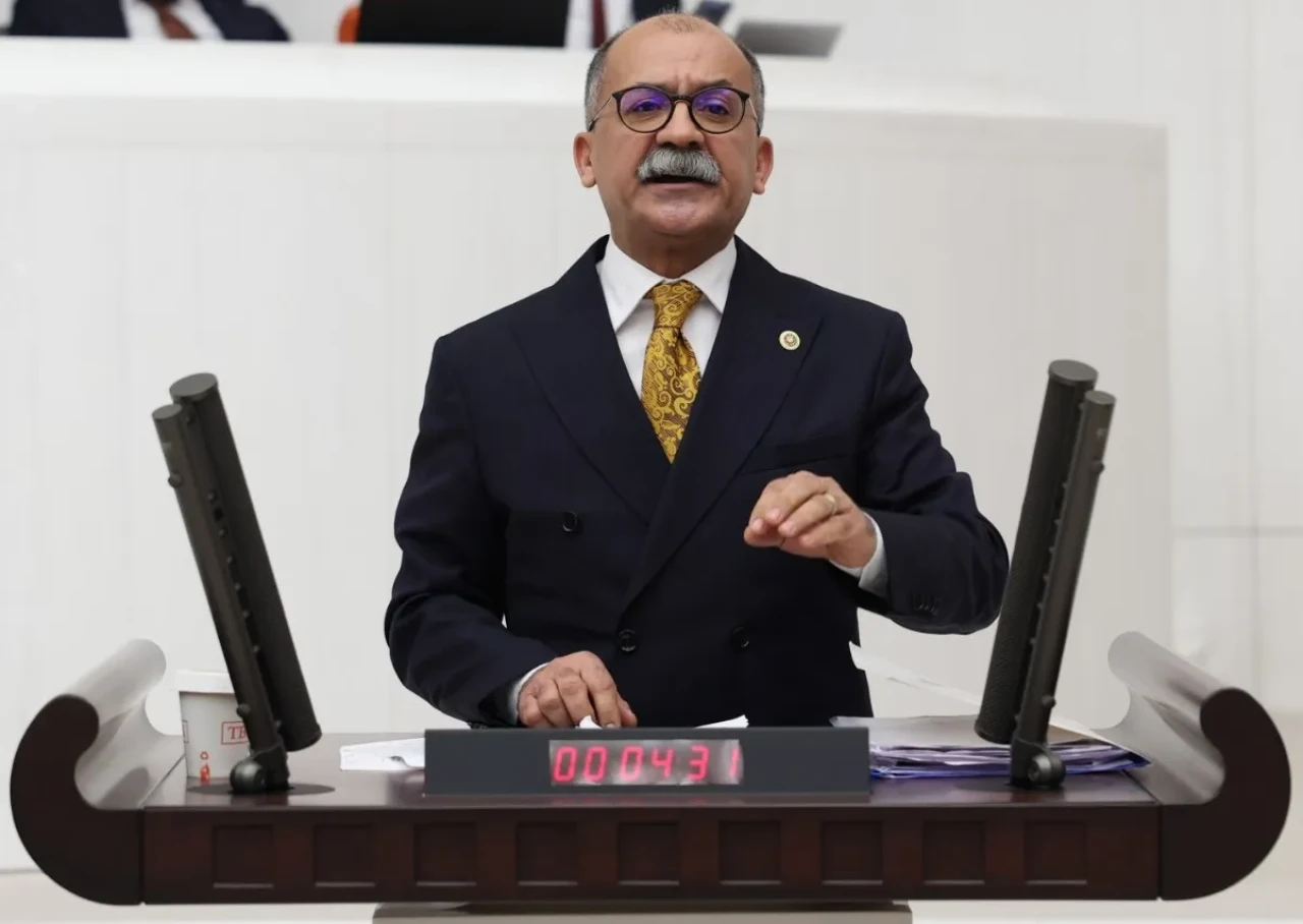 İbrahim Arslan’dan staj ve çıraklık mağdurlarına Meclis çağrısı: “Emeği yok sayan düzen değişecek”