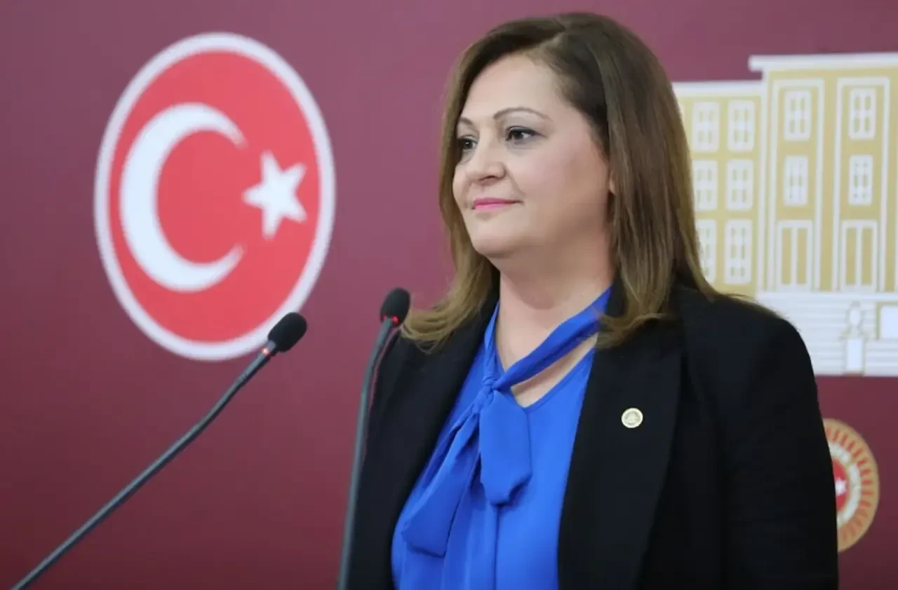 Burcu Köksal Kimdir? CHP'den İstifa İddialarıyla Gündeme Gelen Belediye Başkanı