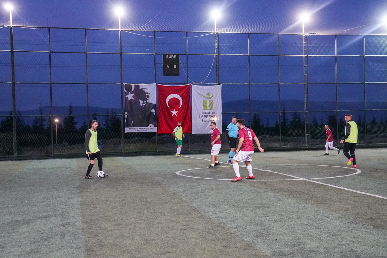 Tepebaşı’nda Cumhuriyet Kupası Başladı: 7 Takım Şampiyonluk İçin Sahada