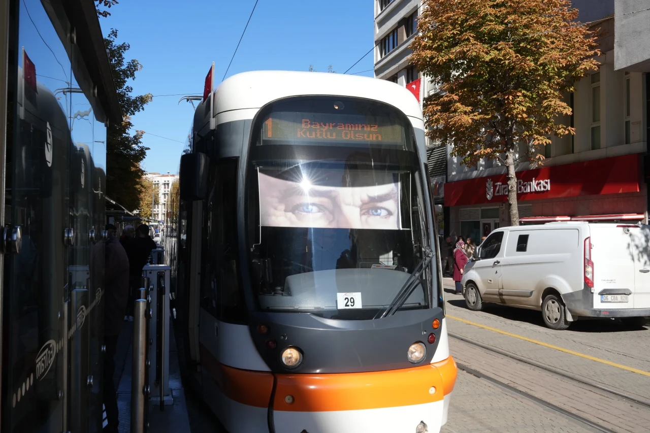 Tramvaylarda Cumhuriyet marşları yankılandı