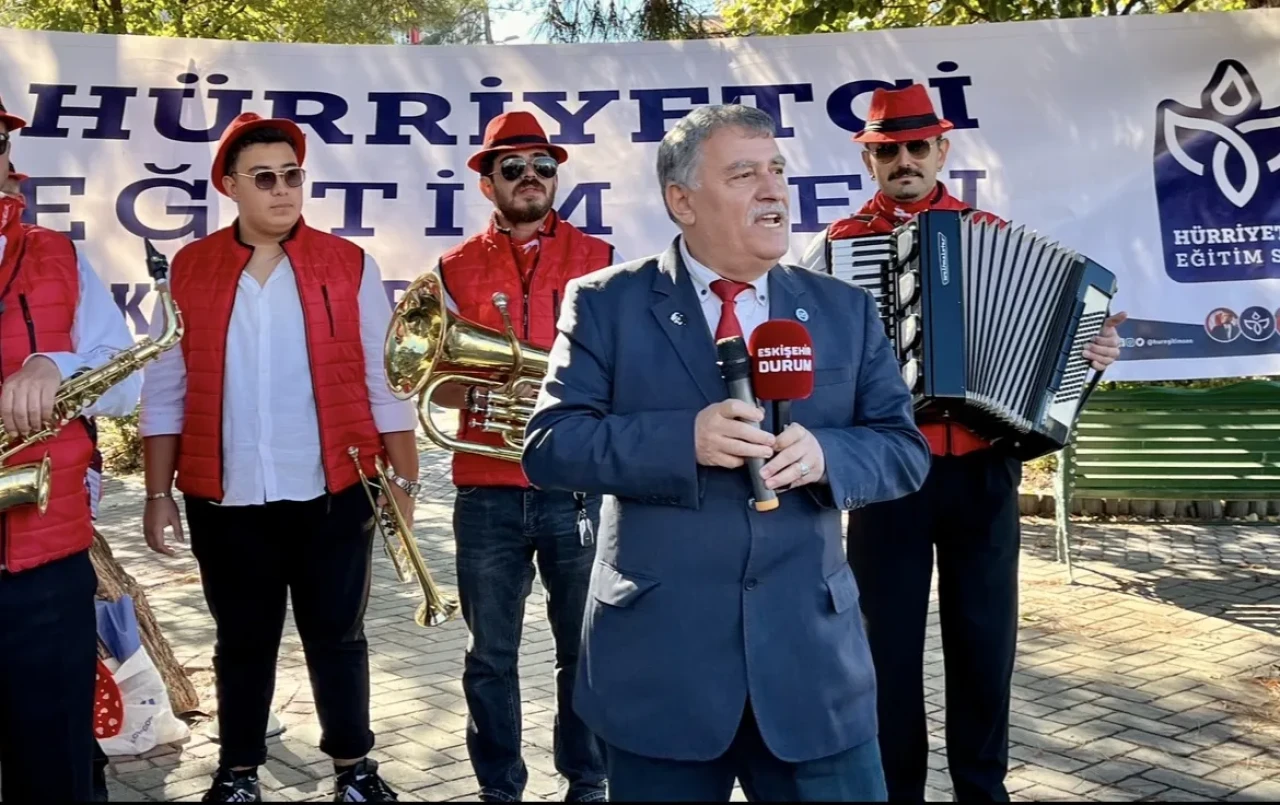 Hürriyetçi Eğitim Sen’den Coşkulu Cumhuriyet Bayramı Kutlaması