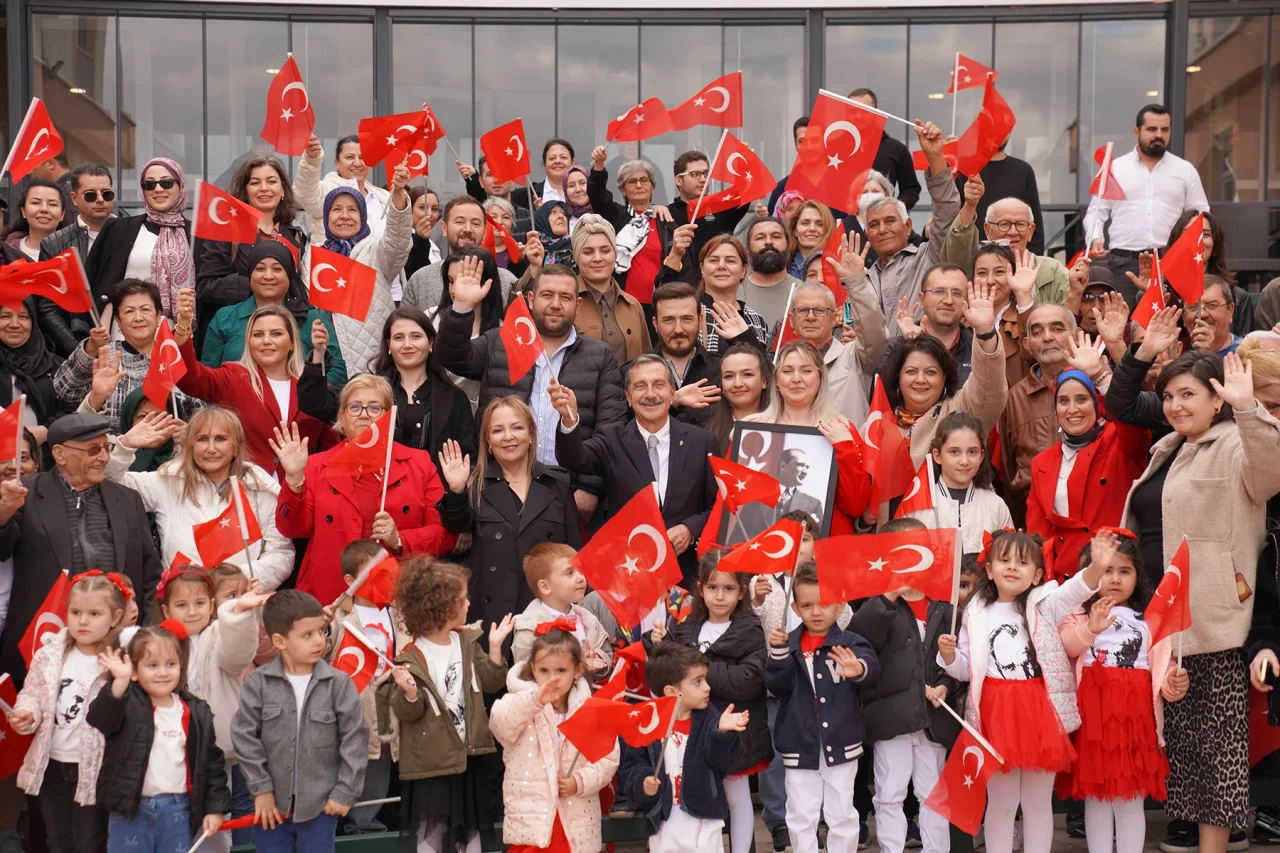 Tepebaşı’nda 29 Ekim Coşkusu: Çocuklar ve Büyükler Cumhuriyeti Kutladı
