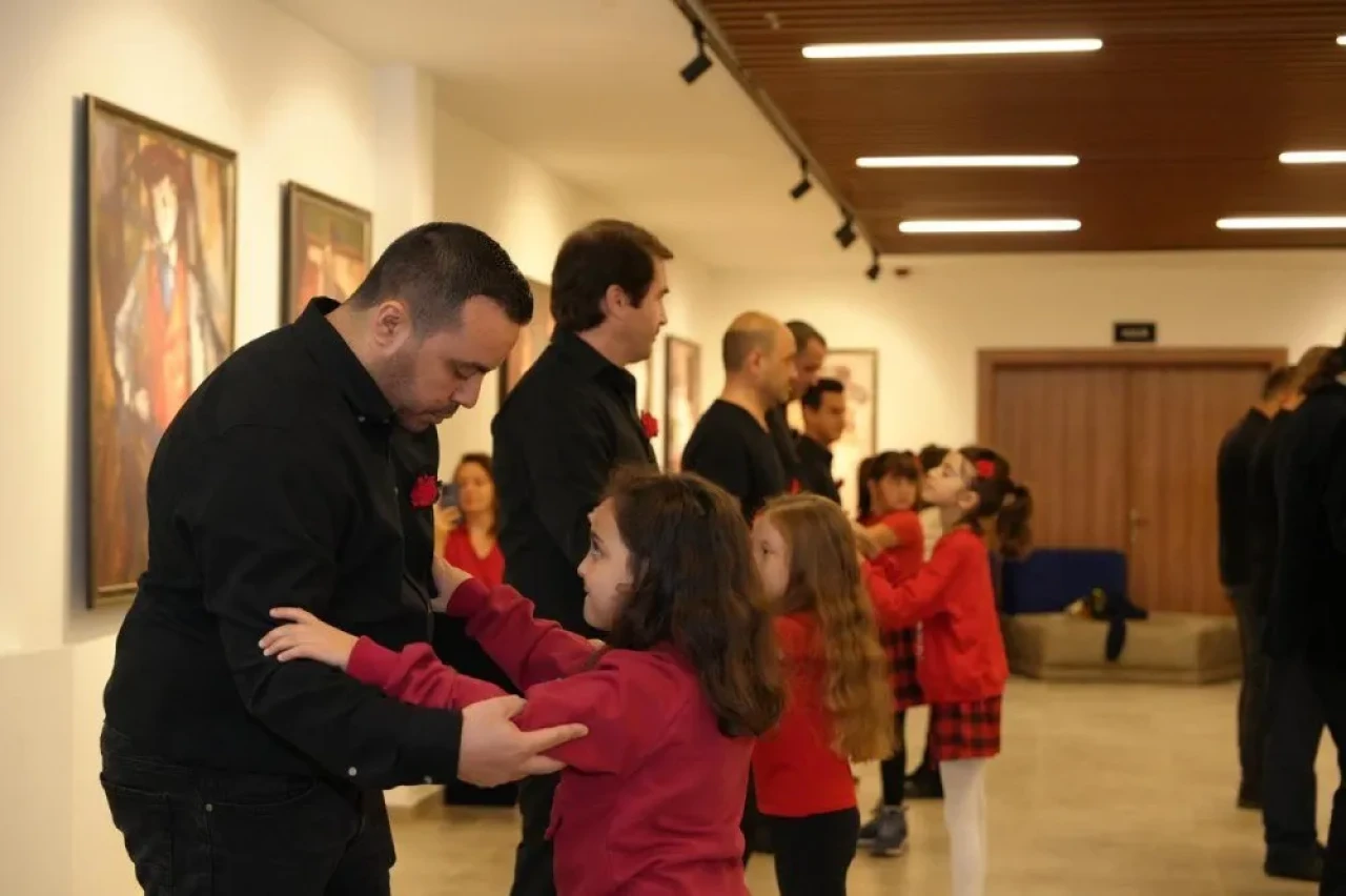 Eskişehir’de Kız Çocukları Babalarıyla İlk Dansını Yaşadı