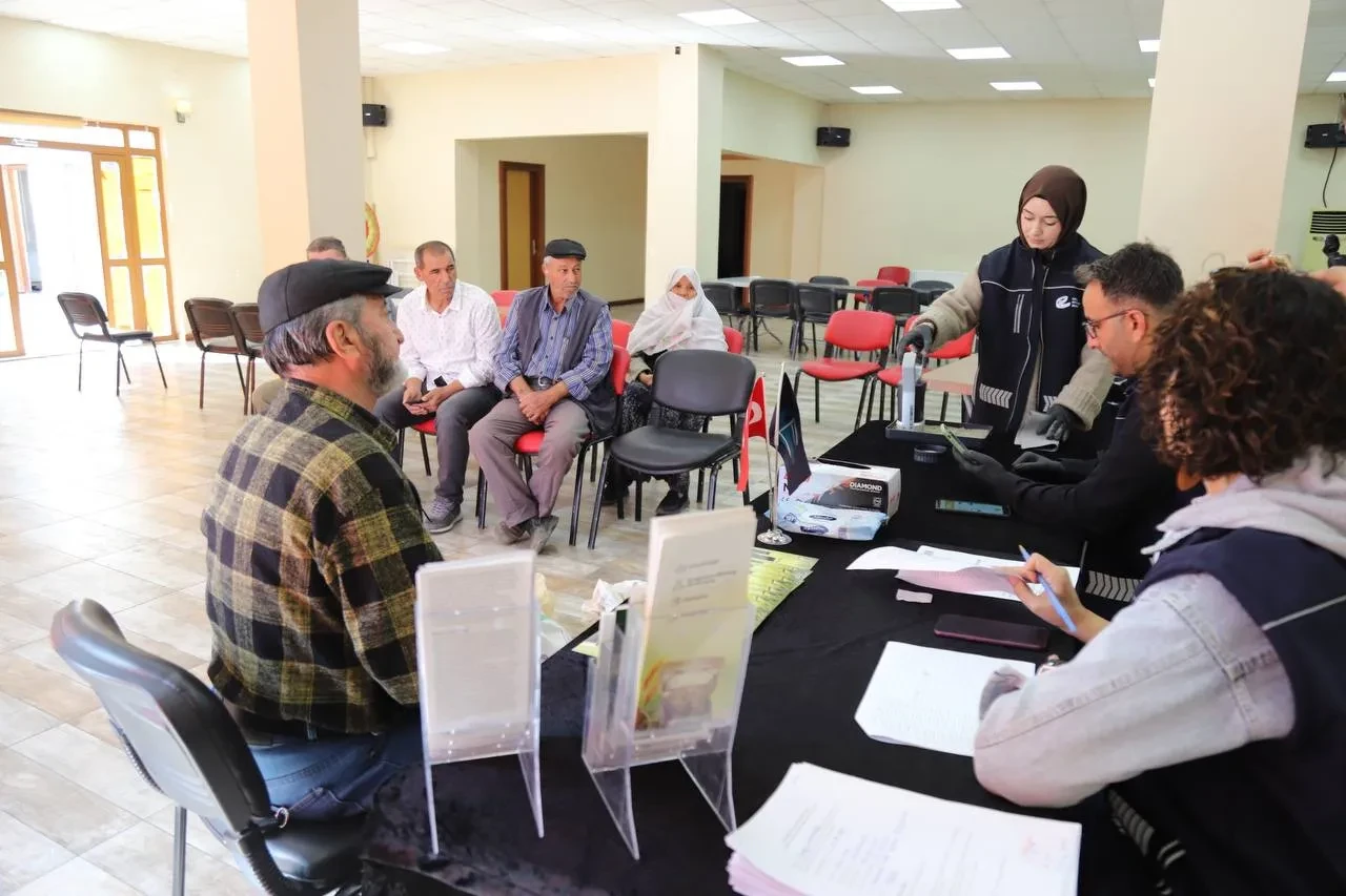 Eskişehir Büyükşehir’den Ücretsiz Toprak Analiziyle Çiftçilere Destek