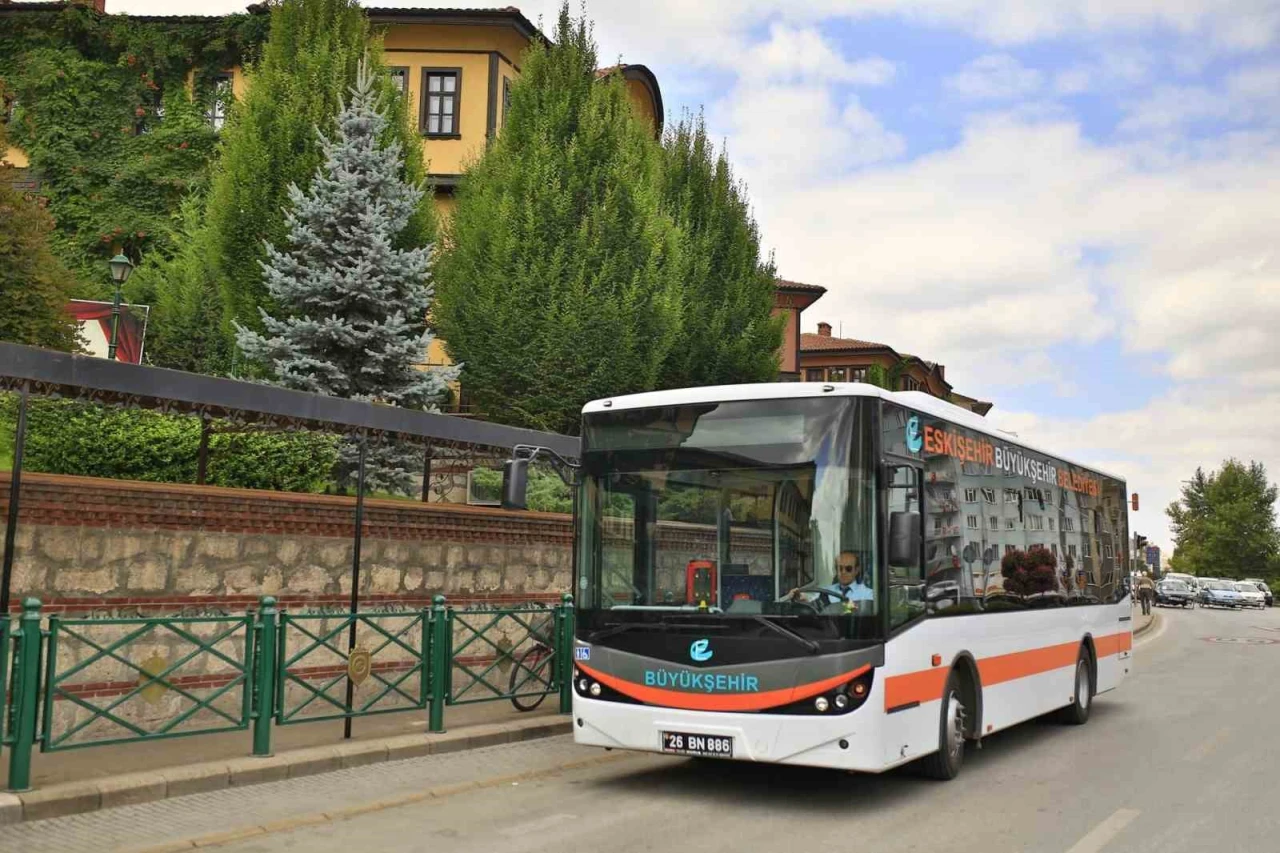 Büyükşehir Belediyesi, Kırmızı Şimşekler İçin Taraftarlara Otobüs Seferi Düzenliyor
