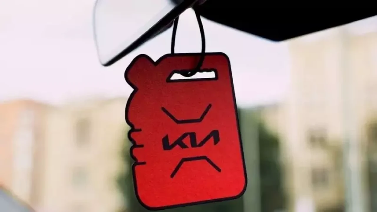 Kia, Elektrikli Araç Alan Müşterilerine Benzin Kokusu Hediye Ediyor!