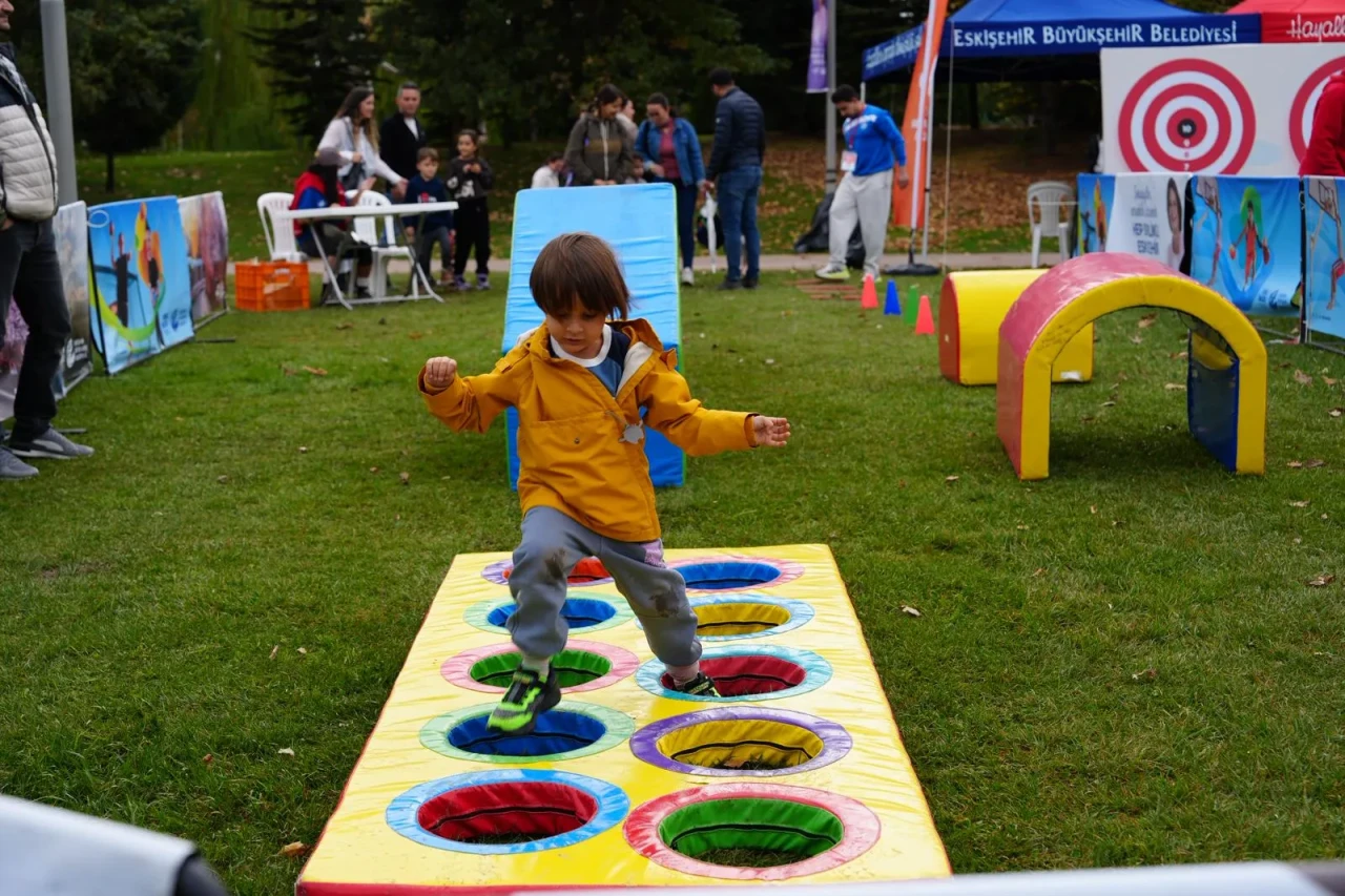 Kentpark Cumhuriyet Alanına Dönüştü: Binlerce Eskişehirli Şenlikte Buluştu