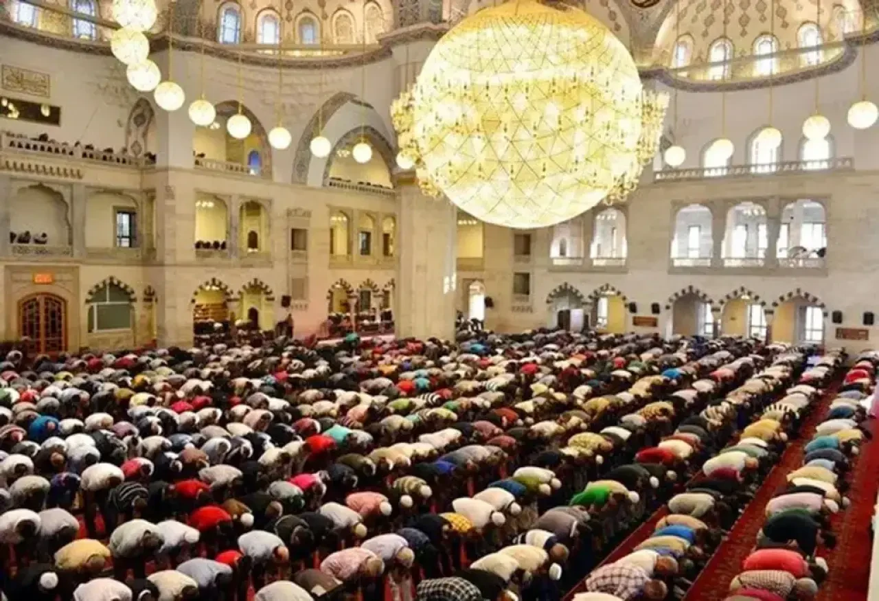 Cuma Namazı 3 Ekim Saatleri: İstanbul, Ankara ve İzmir İçin Diyanet Vakitleri