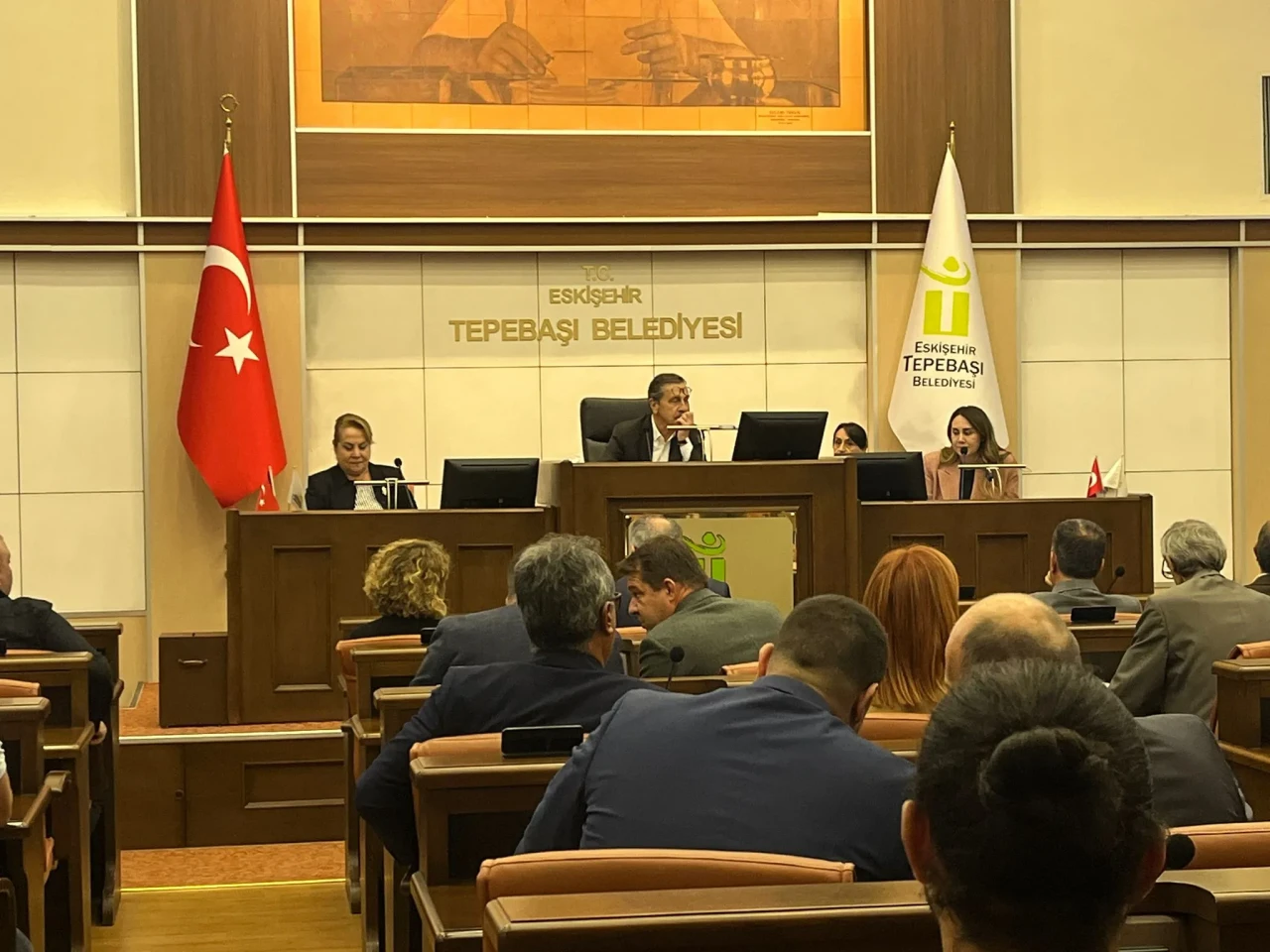 Tepebaşı Belediyesi’nden iki arsa için kat karşılığı satış yetkisi
