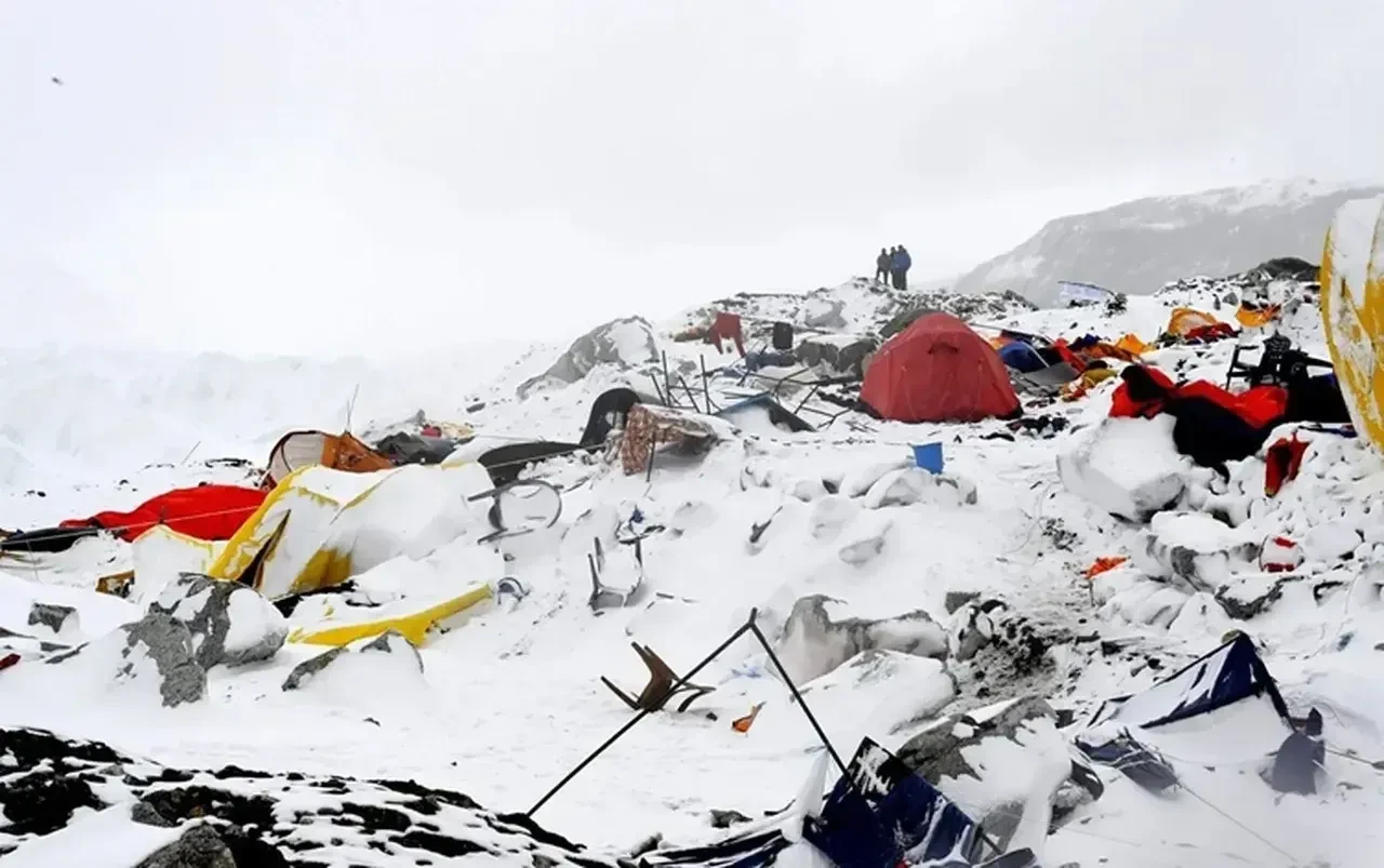 Everest’te Kabus Gibi Anlar! Ölü Sayısı Belli Oldu mu? İşte Son Durum