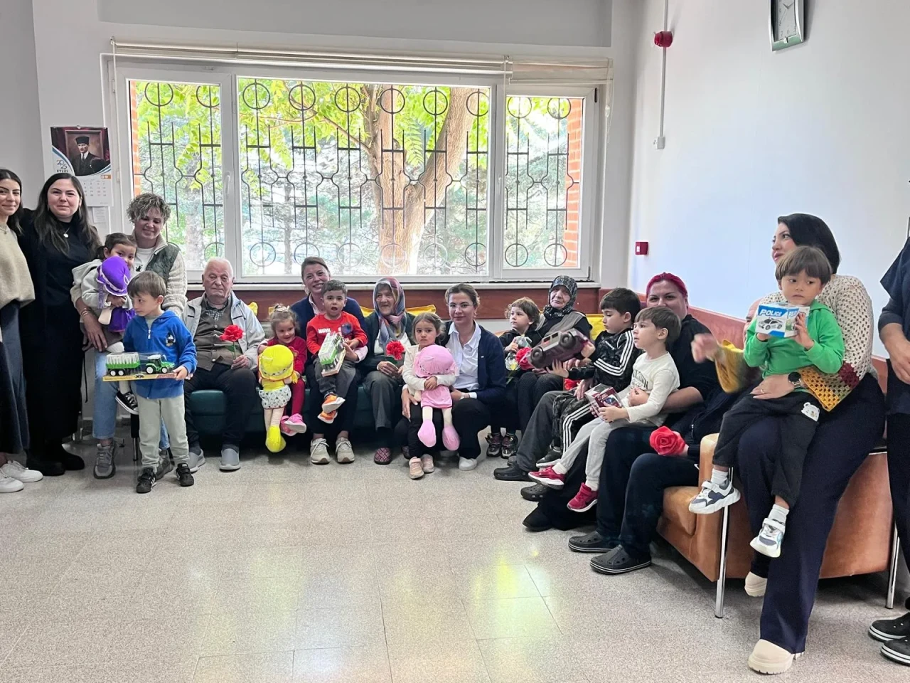 Miniklerden Yaşlılar Günü’nde Anlamlı Ziyaret