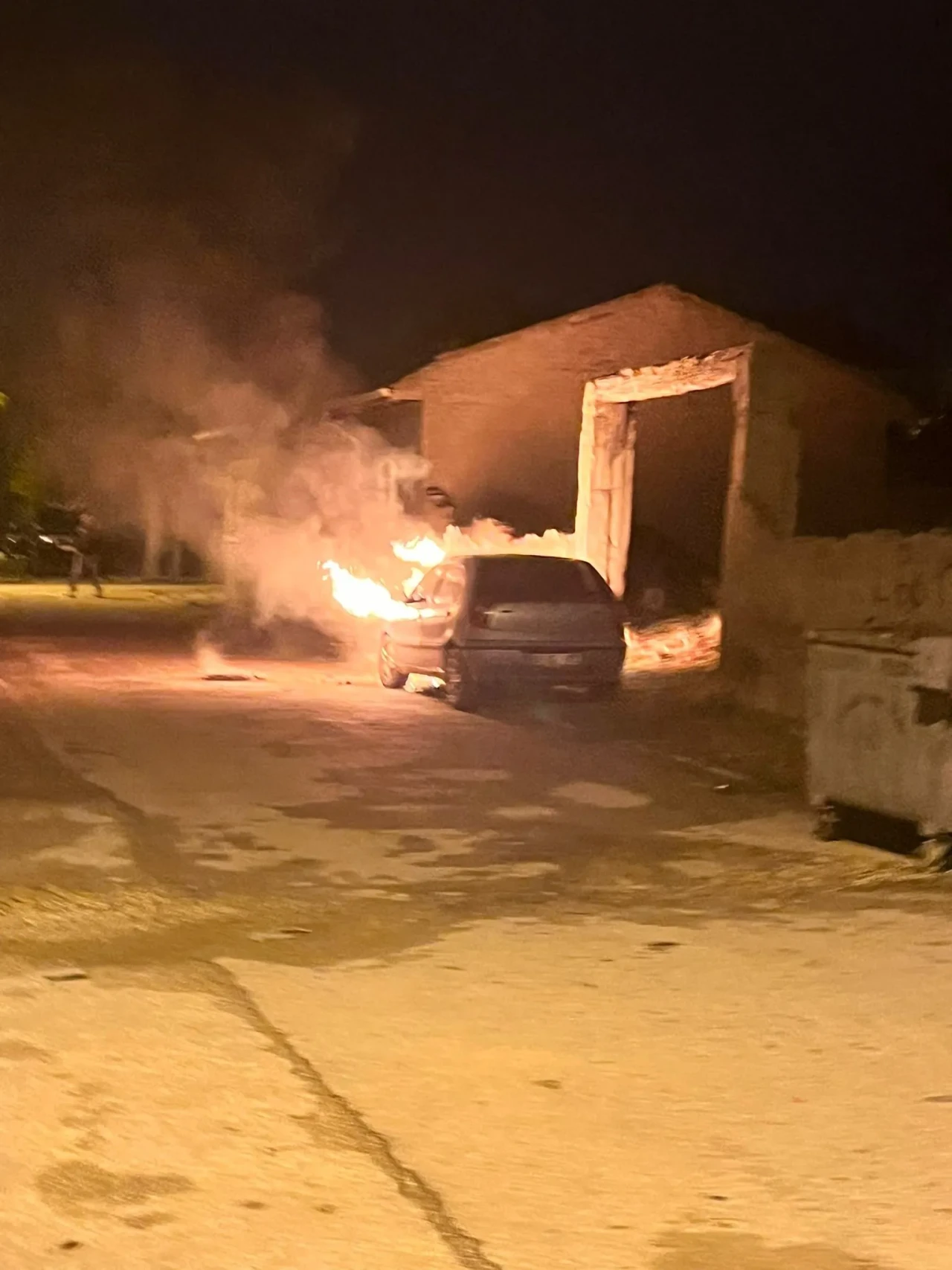 Eskişehir’de Park Halindeki Araç Aniden Alev Aldı