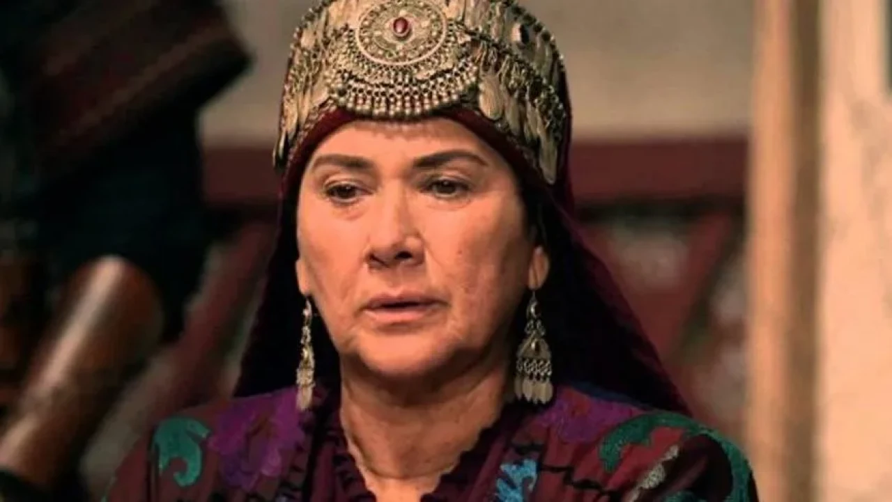Hülya Darcan Kimdir? Hayatı, Filmleri ve Dizileriyle Usta Oyuncunun 60 Yıllık Sanat Serüveni
