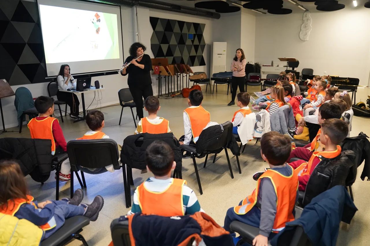Tepebaşı Çocuk Senfoni Orkestrası Çocuklara Müziği Sevdiriyor