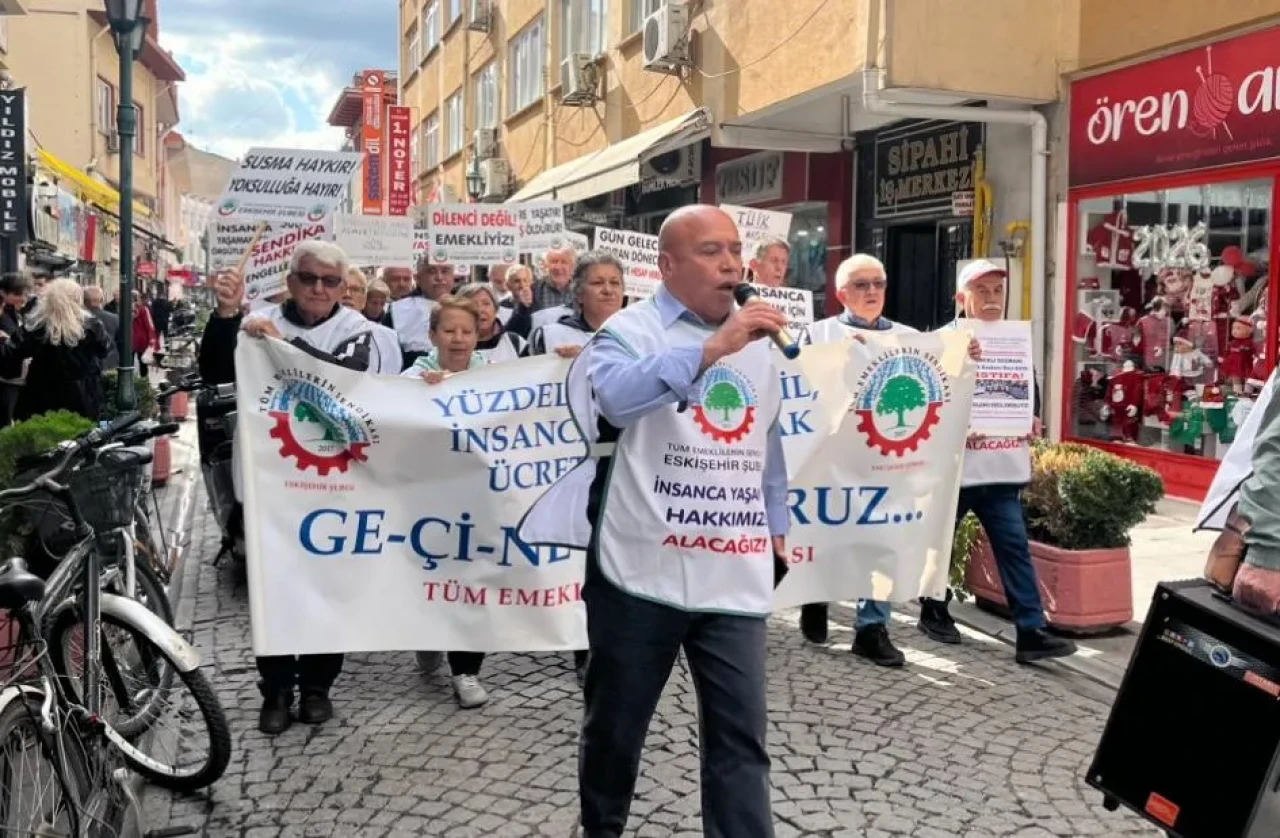Eskişehir’de Emekliler Hakları İçin Yürüdü: “Sadaka Değil Hakkımızı İstiyoruz!”