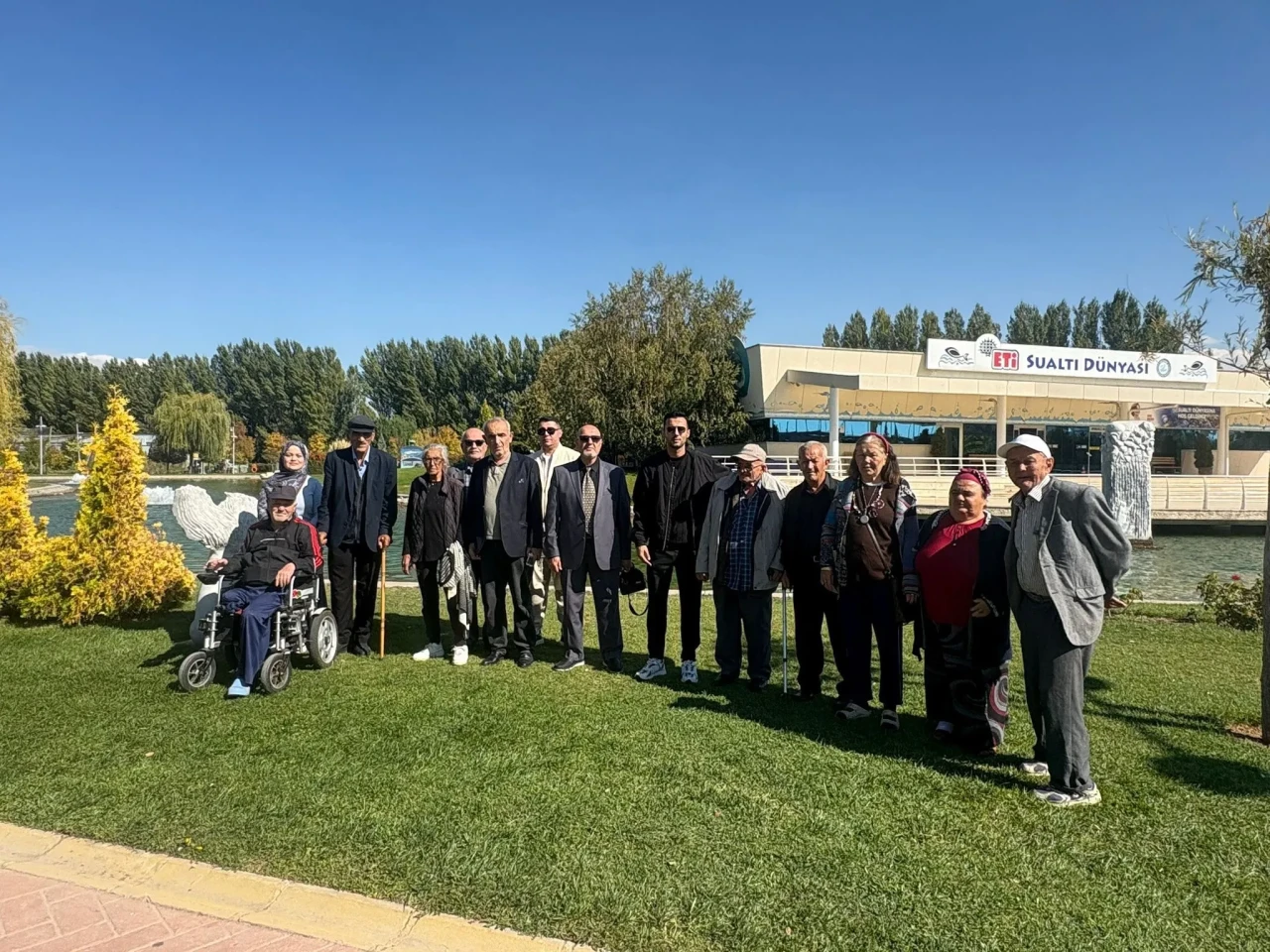 Eskişehir’de Dünya Yaşlılar Günü’nde Huzurevi Sakinlerine Anlamlı Gezi