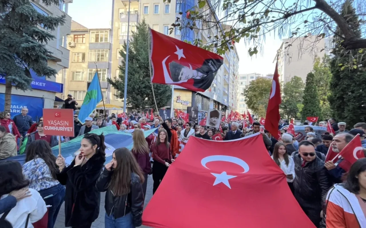 Eskişehir’de Cumhuriyet Yürüyüşü Başladı