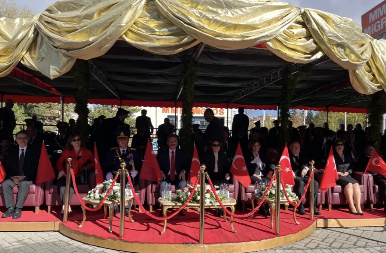 Cumhuriyet’in 102. Yılı Eskişehir’deki Resmi Geçit Töreni Başladı