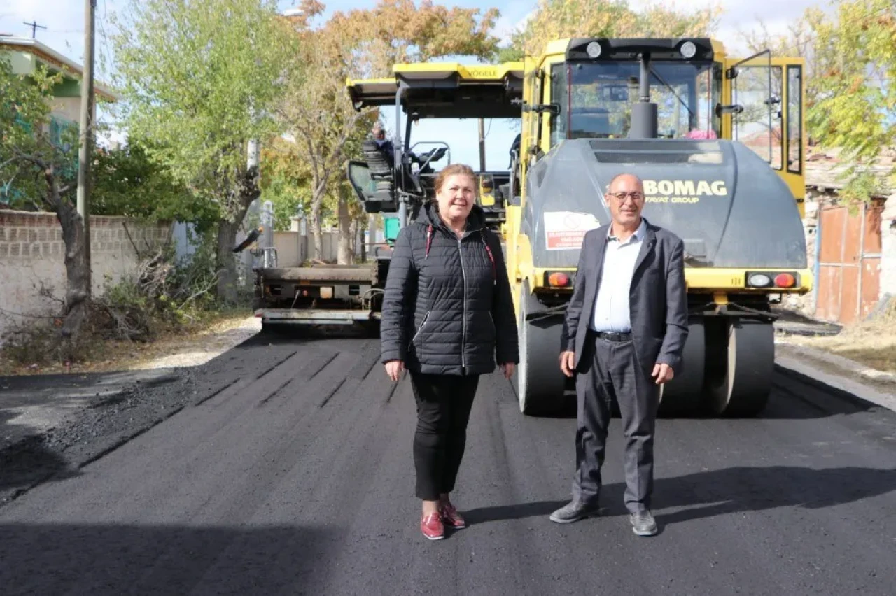Eskişehir Büyükşehir Belediyesi kırsal mahallelerde yol çalışmalarını sürdürüyor