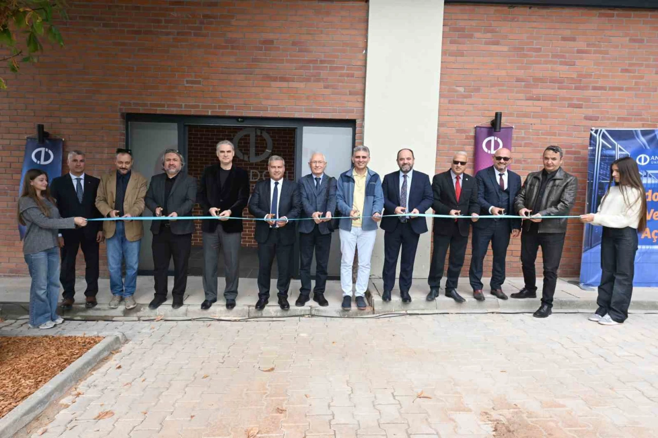 Anadolu Üniversitesi’nde Türkiye’nin En Büyük Üniversite Veri Merkezi Açıldı