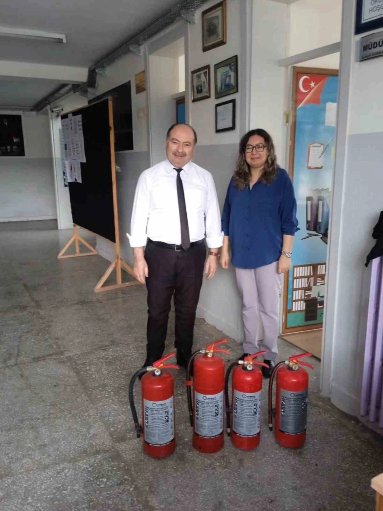 Bayırköy’de yangın söndürme tüpleri yenilendi
