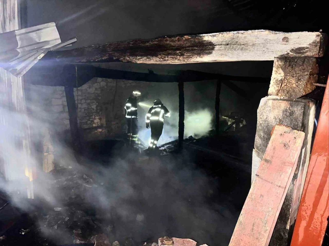 Bilecik’te marangoz atölyesinde çıkan yangın paniğe sebep oldu