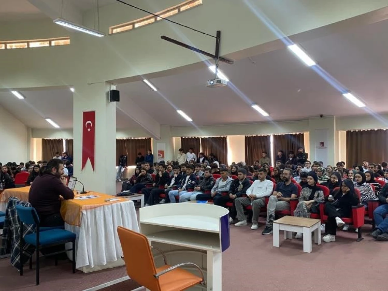 Bilecik’te yüksekokul öğrencilerine teknoloji bağımlılığı eğitimi verildi
