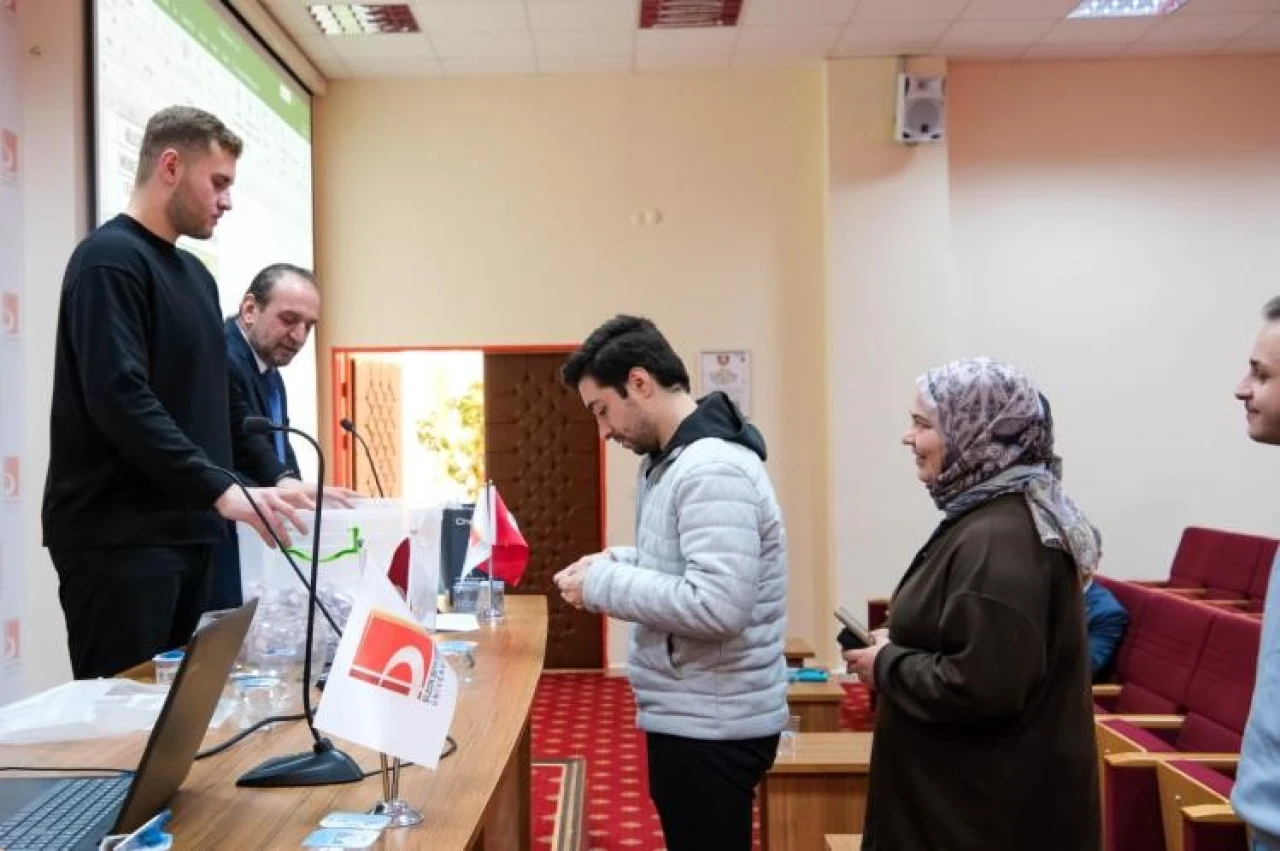 Hem okuyup hem çalışmak isteyen öğrenciler için program başlıyor