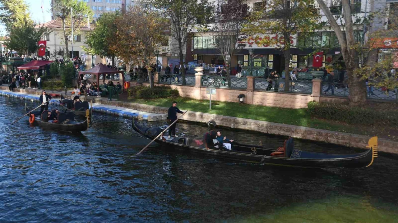 Cumhuriyet Bayramı Tatilinde Turistlerin Gözdesi: Porsuk Çayı