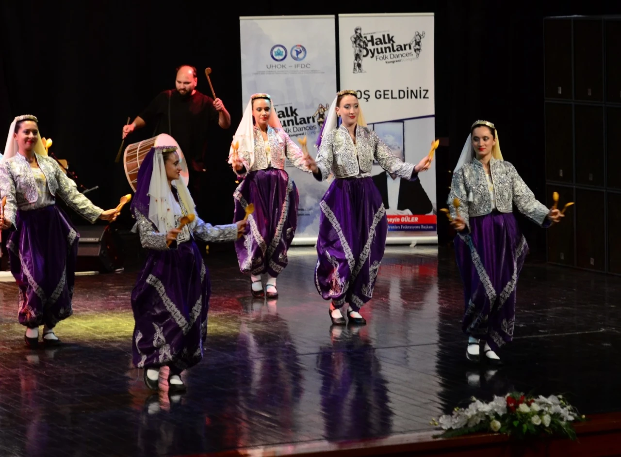 Eskişehir’de uluslararası halk oyunları kongresi yapıldı