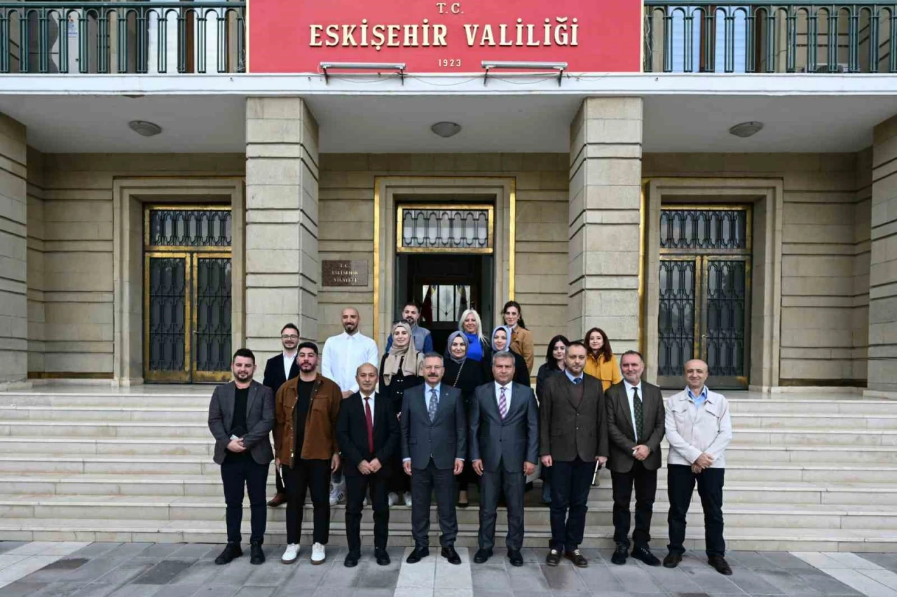 Vali Aksoy, Hak Kazanan Gazetecilere Yeni Basın Kartlarını Teslim Etti!