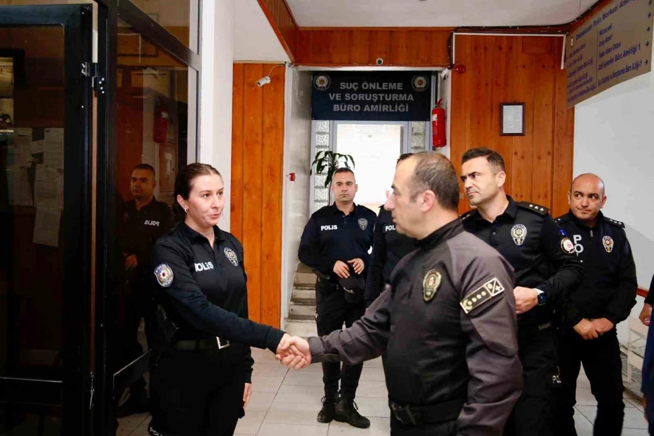 Eskişehir Emniyet Müdürü Yılmaz, Polis Merkezlerini Ziyaret Etti