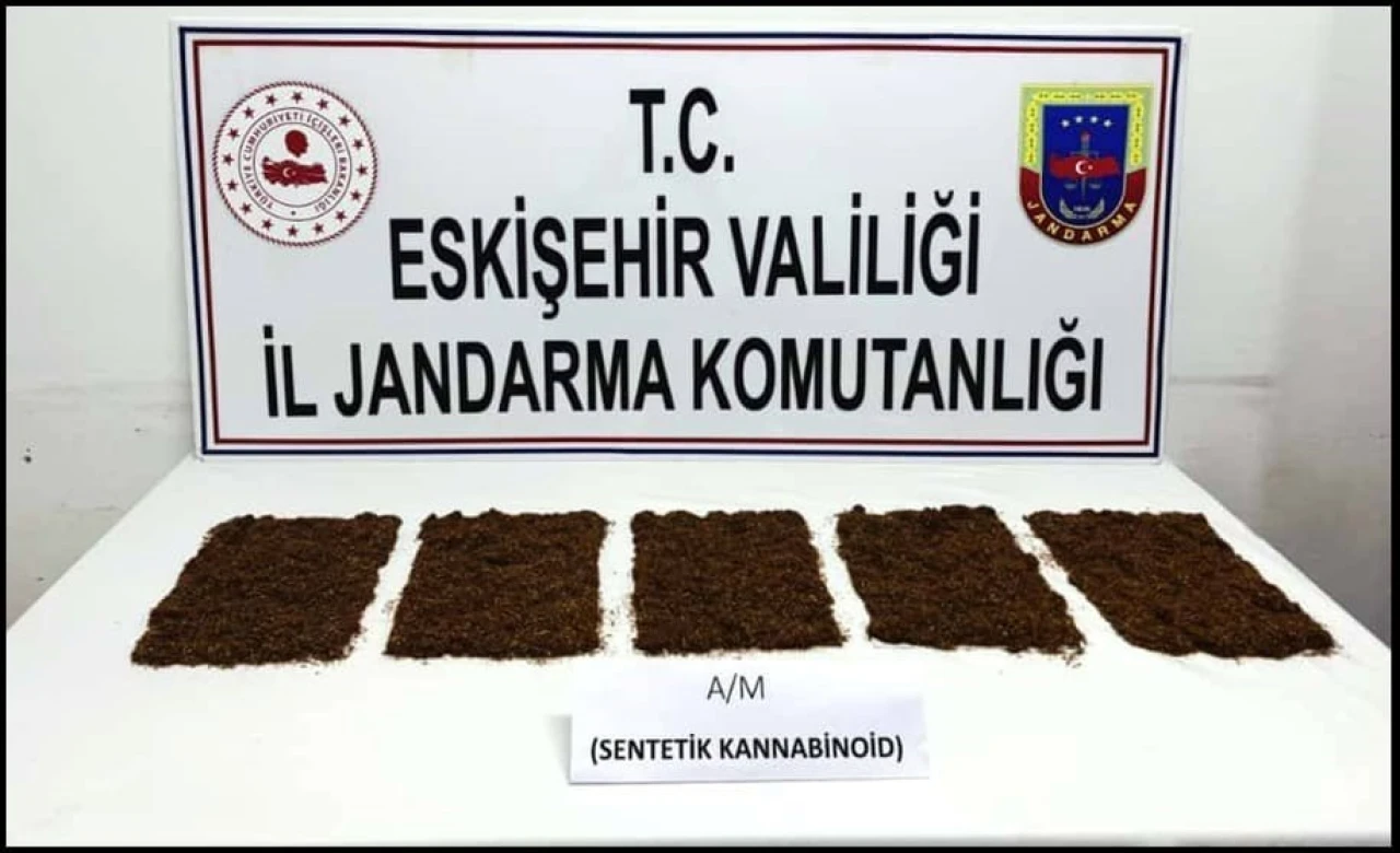 Sivrihisar'a uyuşturucu madde taşıyan 3 şüpheliden 1'i tutuklandı