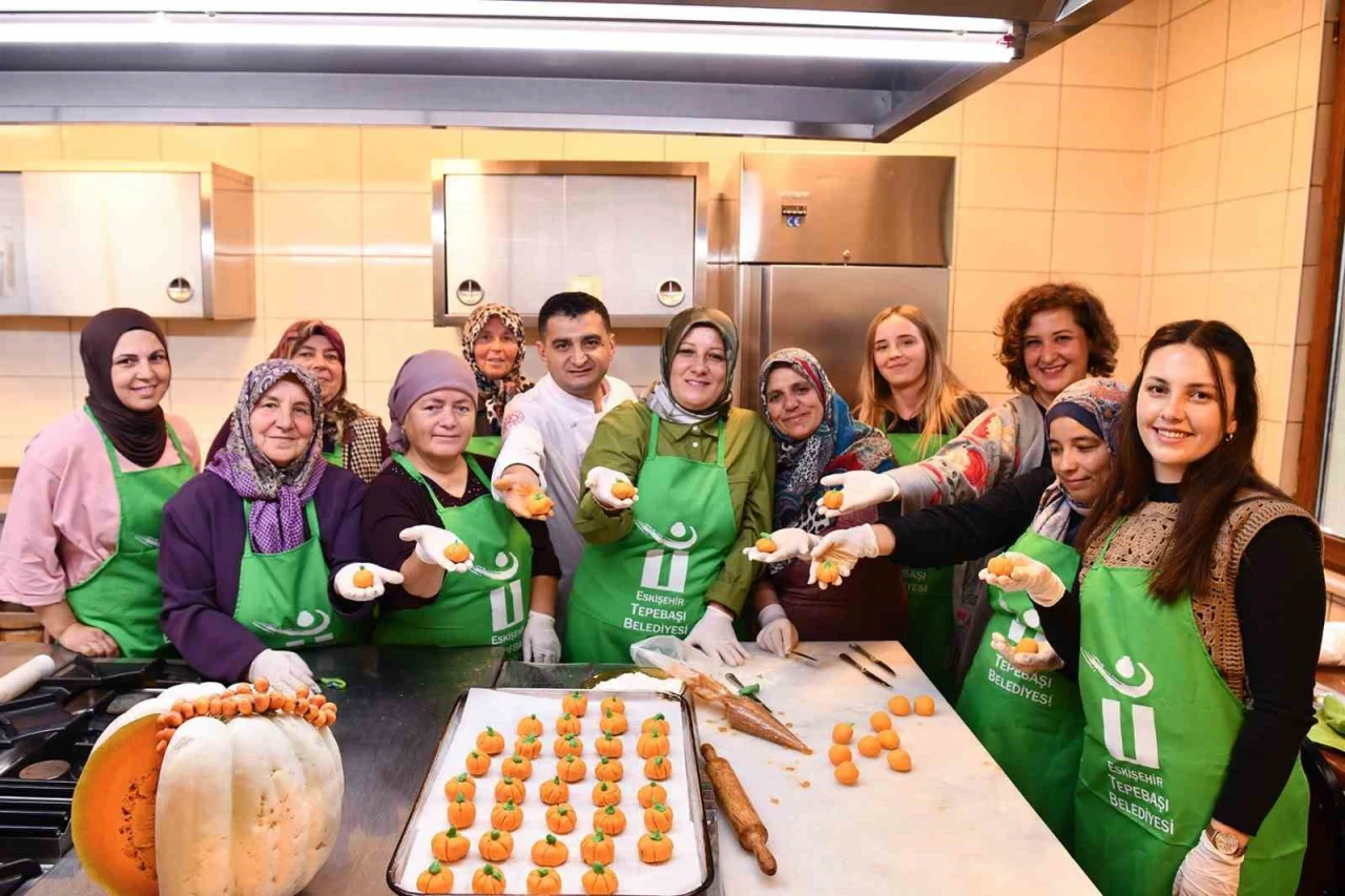 Tepebaşı Belediyesi’nden kadınlara bal kabağı atölyesi