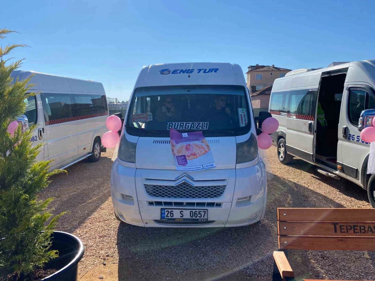 Meme Kanserine Servis Şoförlerinden Destek: “Meme kanserinde farkındalık hayat kurtarır”