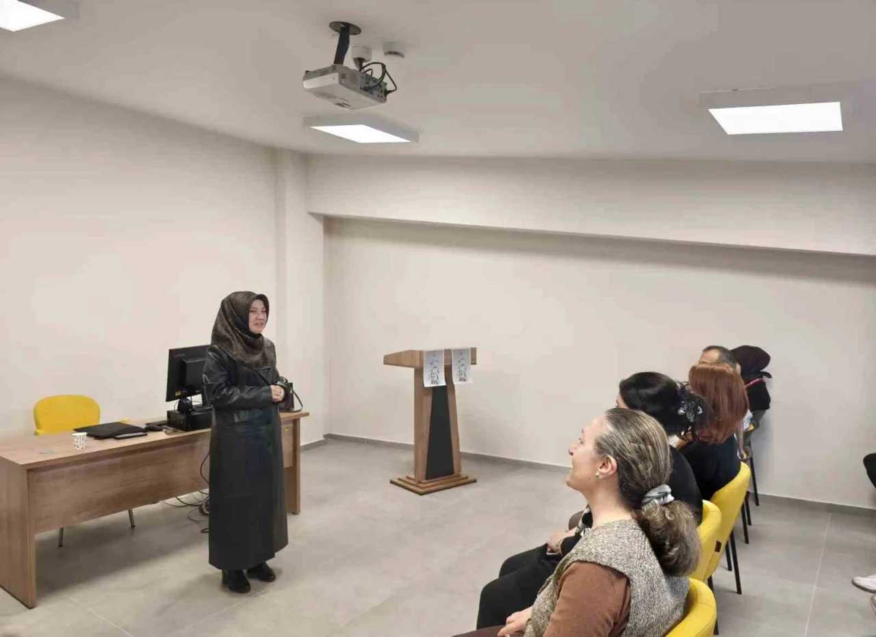 Sağlık personeline aile temalı farkındalık eğitimi