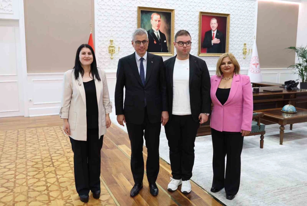 Otizmli Bireyler İçin Ruh Sağlığı ve Kriz Yönetimi Raporu Bakan Memişoğlu’na sunuldu