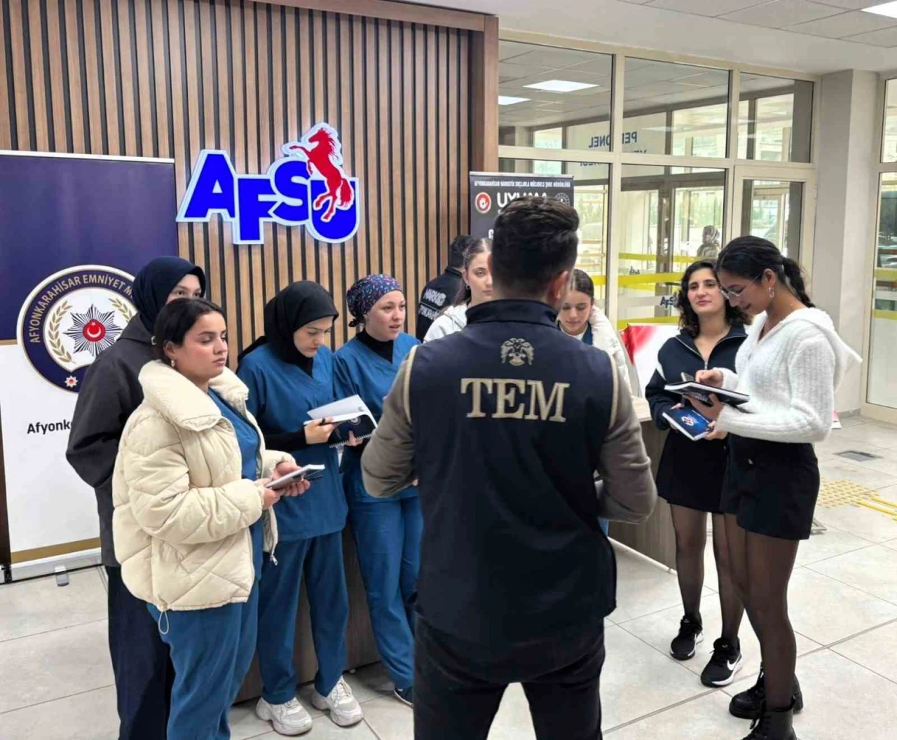 Afyonkarahisar’da 17 Bin Öğrenciye Terör ve Uyuşturucu Eğitimi