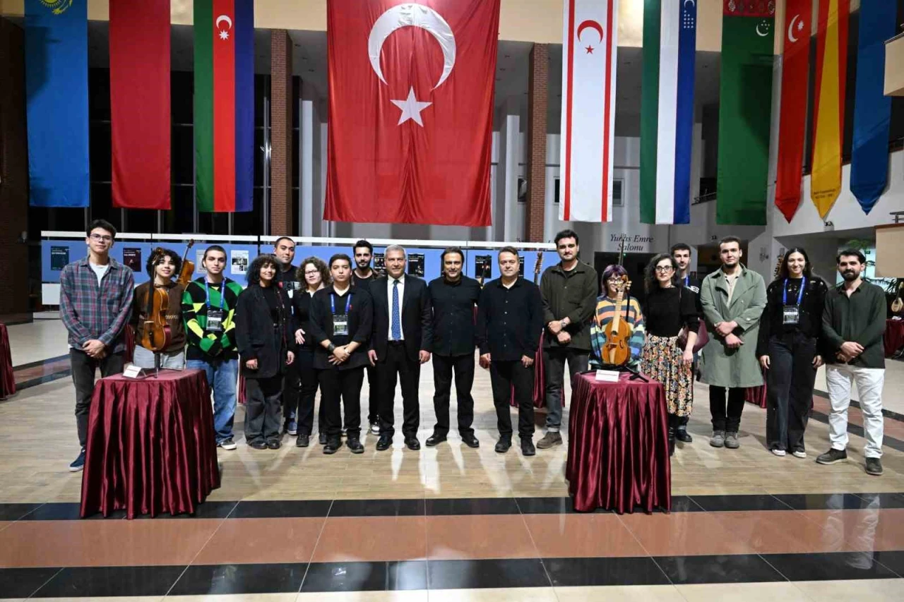 Sanat ve Zanaat Buluştu: Anadolu Üniversitesi’nde Çalgı Yapımı Sergisi Açıldı