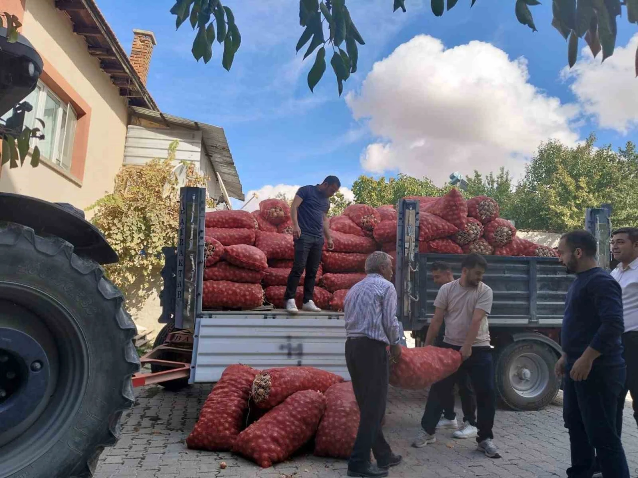 Sivrihisar Çiftçilerinden İhtiyaç Sahiplerine Öşür Bağışı