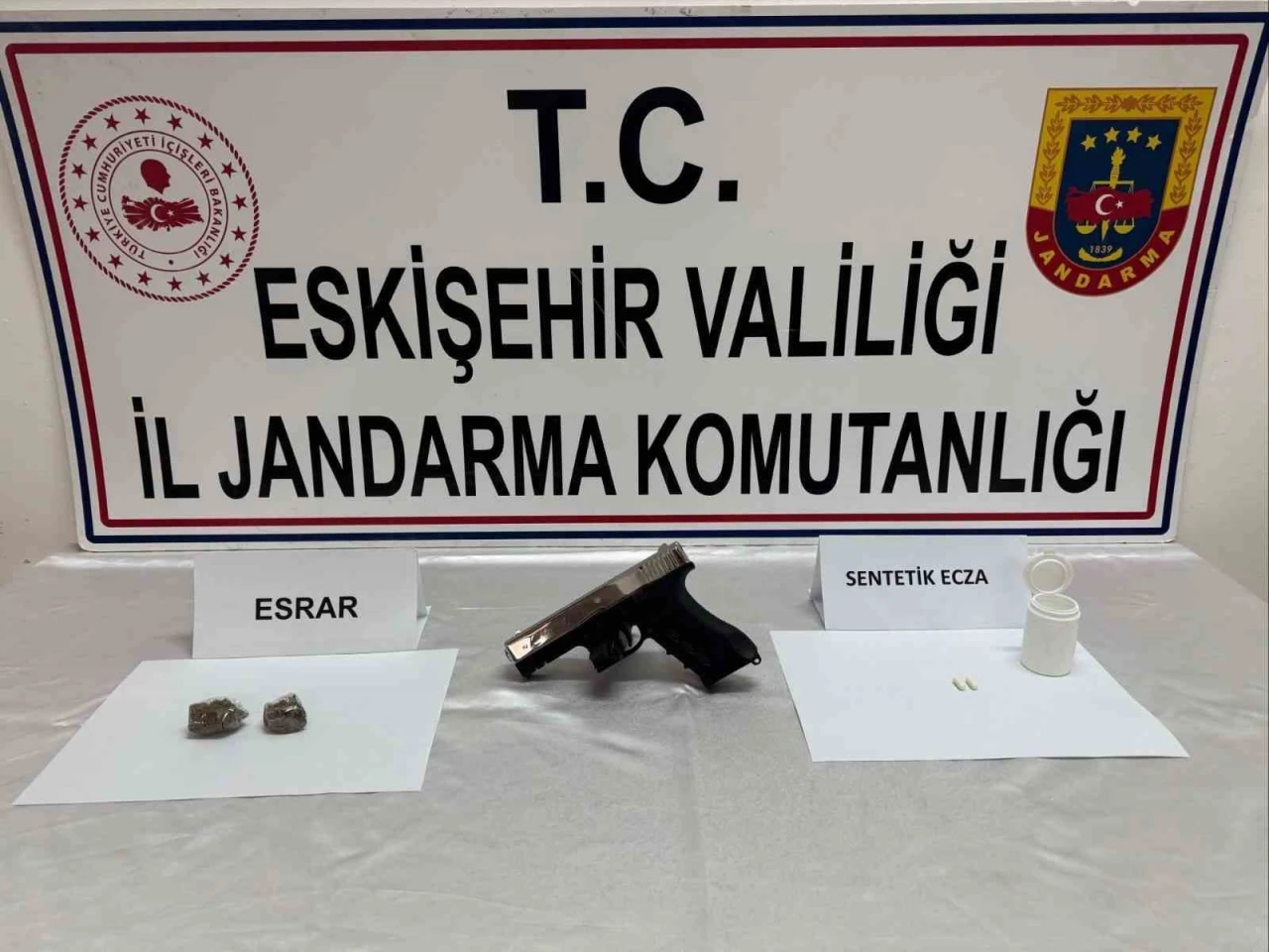 Seyitgazi’de Jandarmadan Operasyonu Düzenlendi