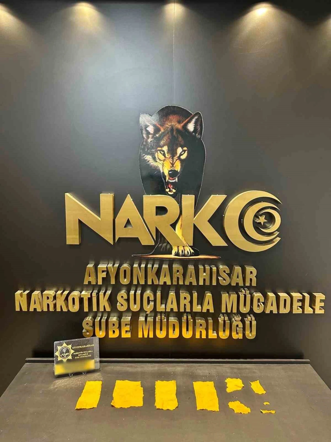 Afyonkarahisar'da 4 şahıs peçeteye emdirilmiş yasaklı madde ile yakalandı