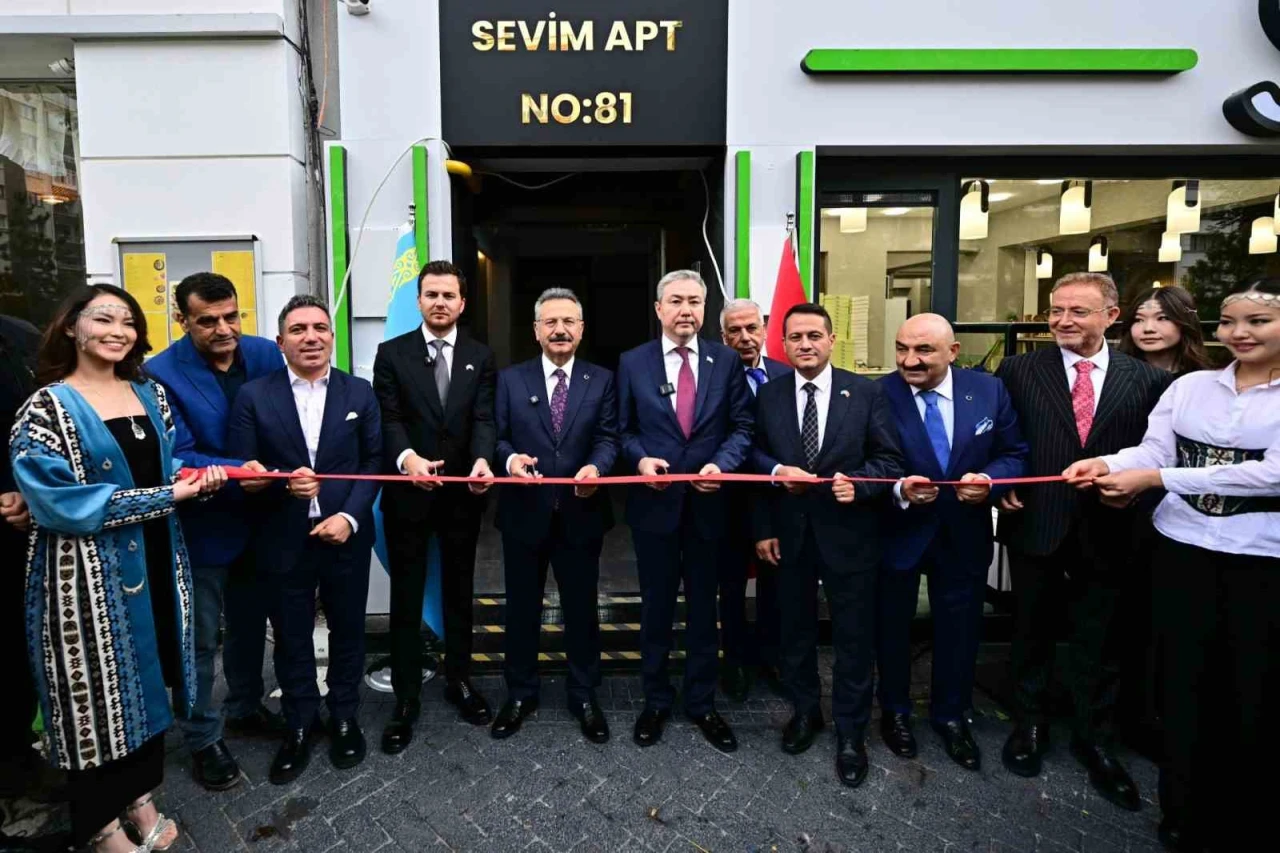 Eskişehir’de İlk Kez: Kazakistan Cumhuriyet Bayramı Resmî Törenlerle Kutlandı