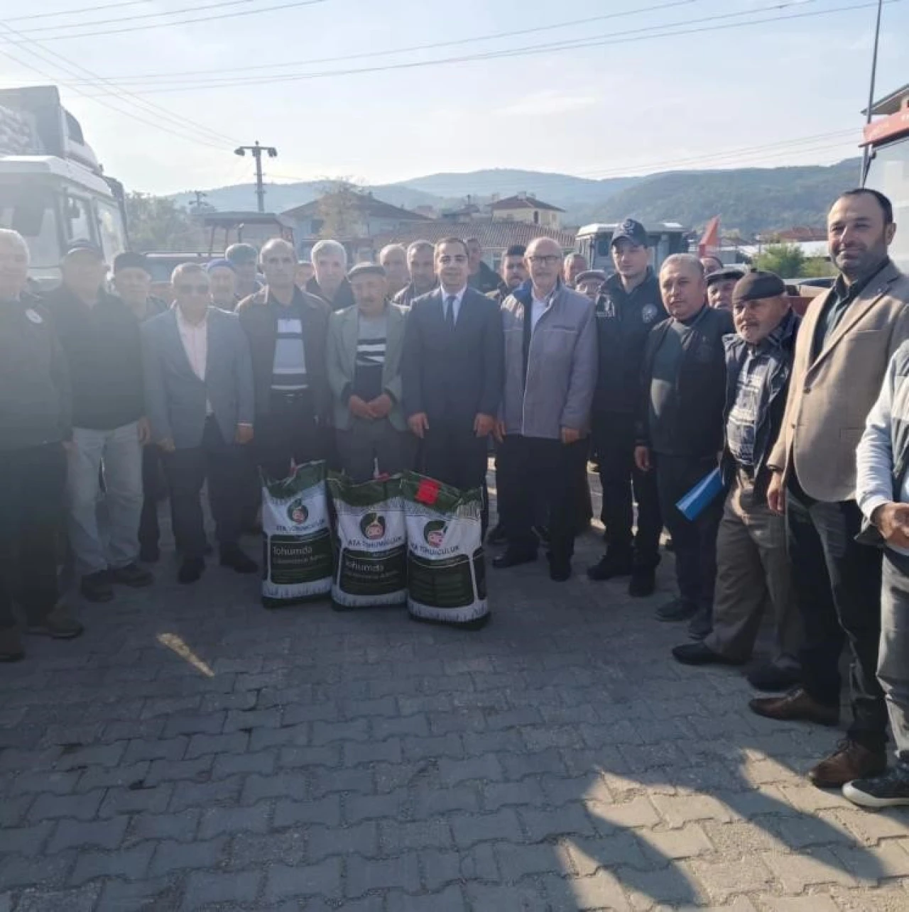 Yenipazarlı çiftçilere tohum desteği verildi