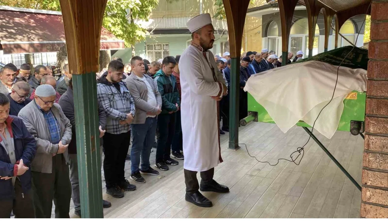 Boynu kesilen anne toprağa verildi, özel gereksinimli oğlu adliyeye sevk edildi