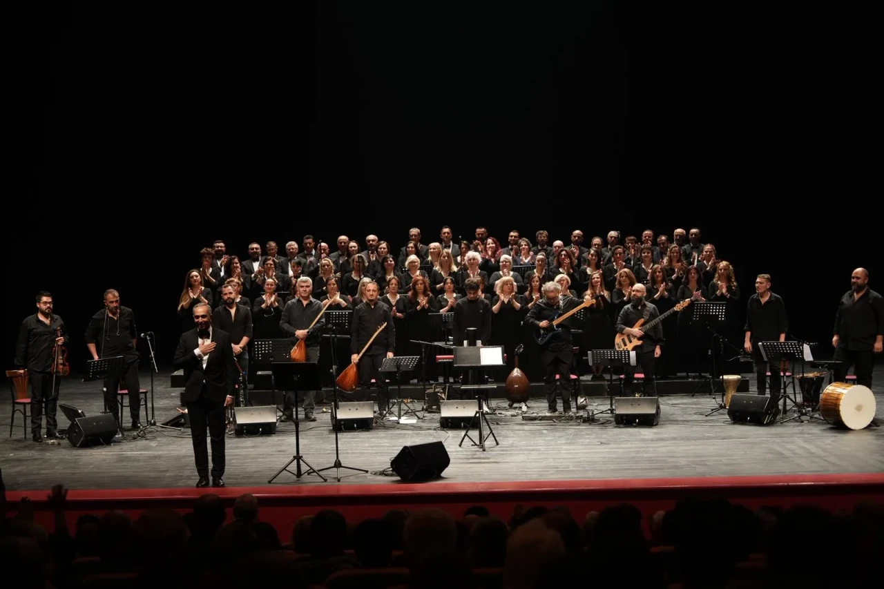 ESMEK Korosu Türk Halk Müziği ile Geceyi Büyüledi