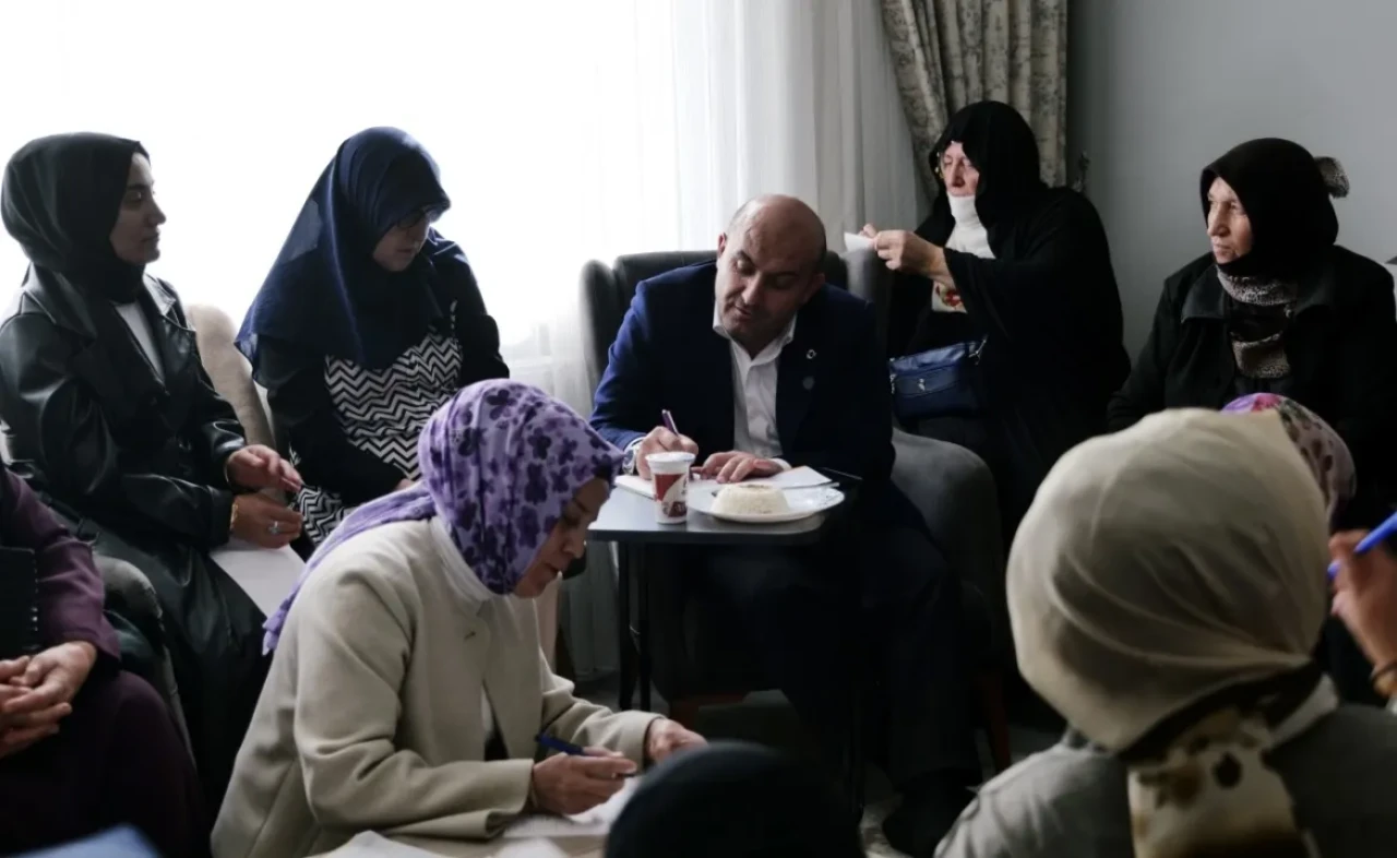 İl Başkanı Gürhan Albayrak’tan 71 Evler Mahallesi’nde Hane Ziyareti