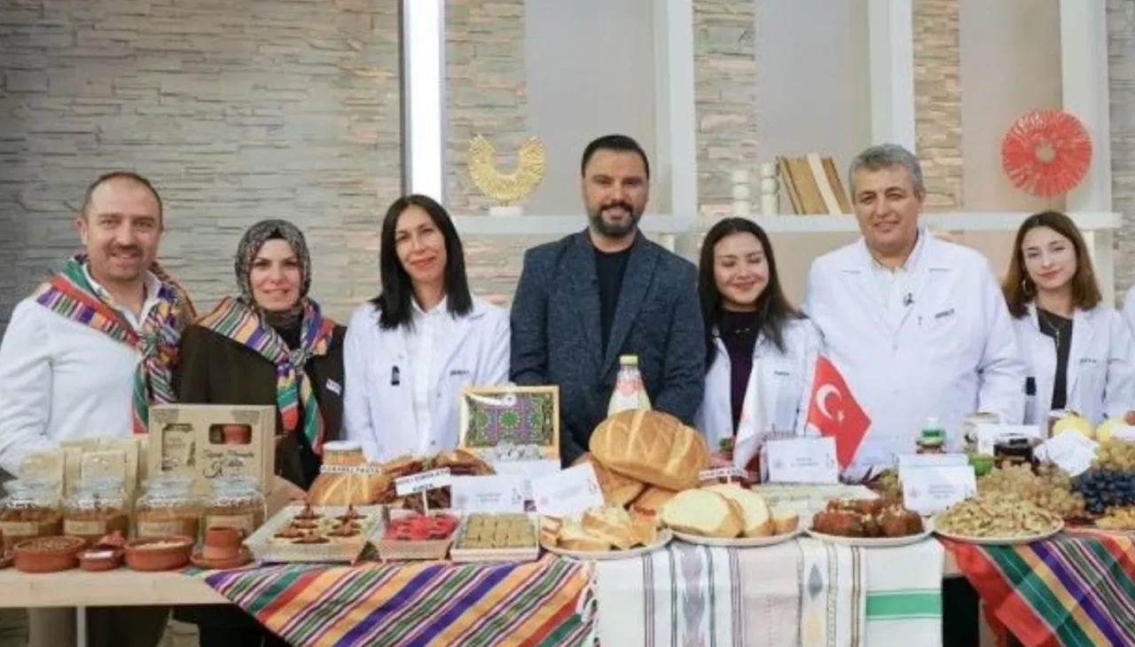 Üniversite Öğrencileri Televizyon Programında Bilecik'e Ait Ürünleri Tanıttı